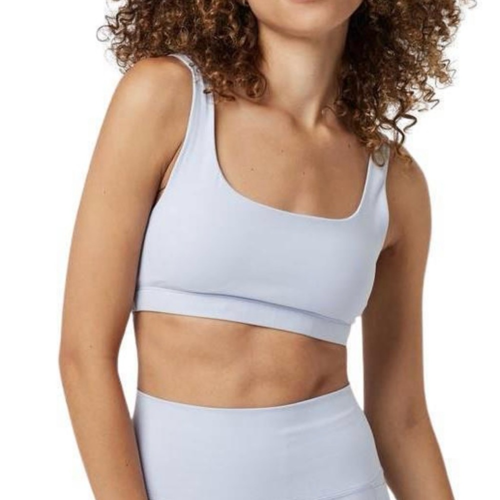 Vuori Daily Bra Size S in Peri NWT